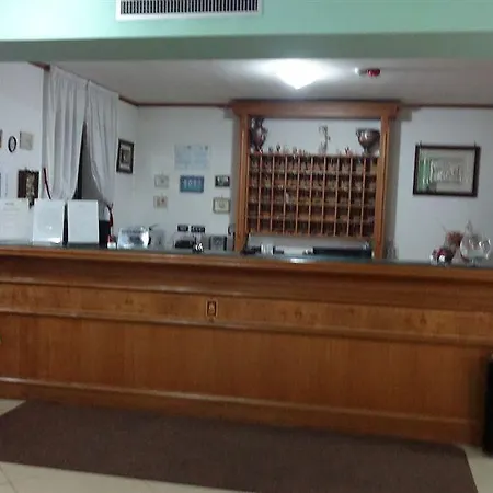 Plaza 4* كازيرتا