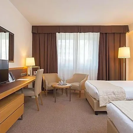 Plaza Hotel 4*