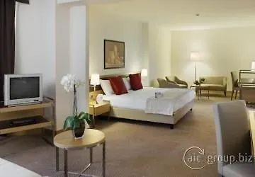 Plaza Hotel 4*
